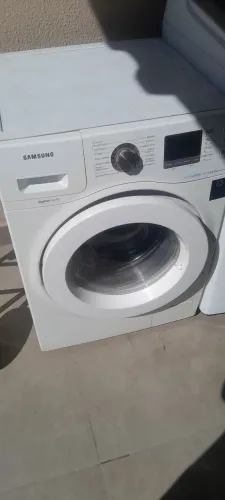 Lava e seca lê com atenção