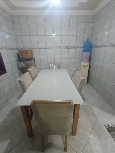 Mesa com 6 cadeiras