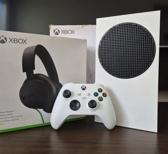 XBOX SERIES S 512GB + HEADSET MICROSOFT