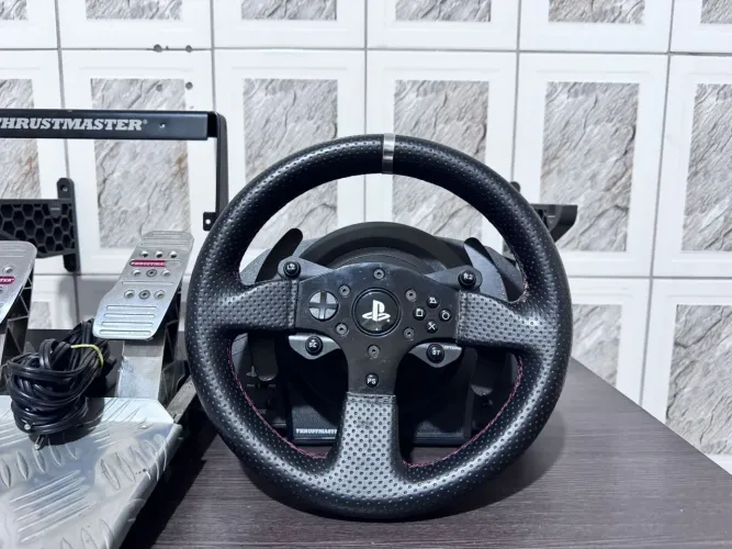 Volante thrustmaster t300rs+pedals<br>Pedal t3pa pro<br>2800,00