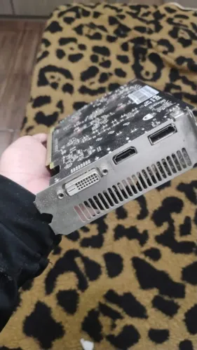 RX 550 4 GB DUAL FAN funciona perfeitamente