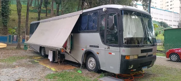 Ônibus motorhome artesanal