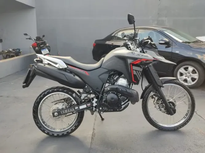 XTZ 250 Lander Connected 2024/2025