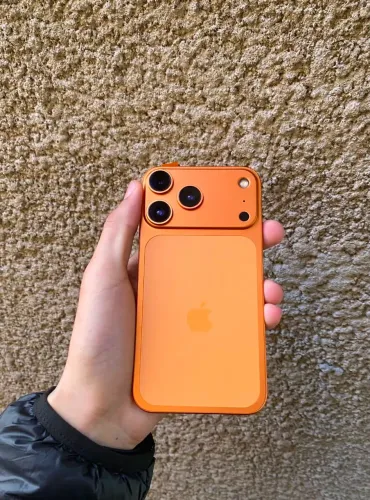 iPhone XR sabor 17 pro (carcaça adaptada visual 17 pro)