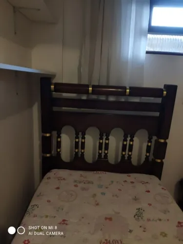 Cama casal madeira antiga