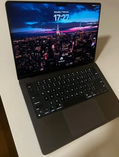 Macbook Pro M3 18GB RAM, 512 SSD, Space Black