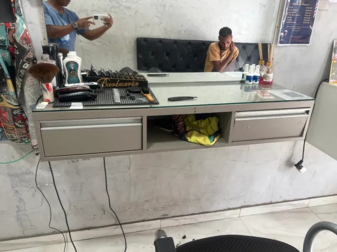 Vendo bancada para barbearia