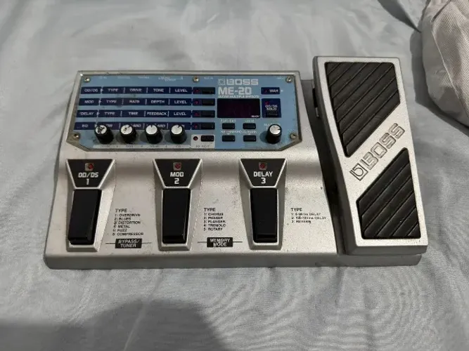 Pedaleira Boss ME 20 - Multi Efeitos - Guitarra