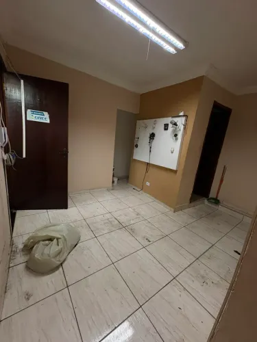 Sala comercial para alugar na Av. Salgado Filho com duas salas, próximo ao Colégio Autênti