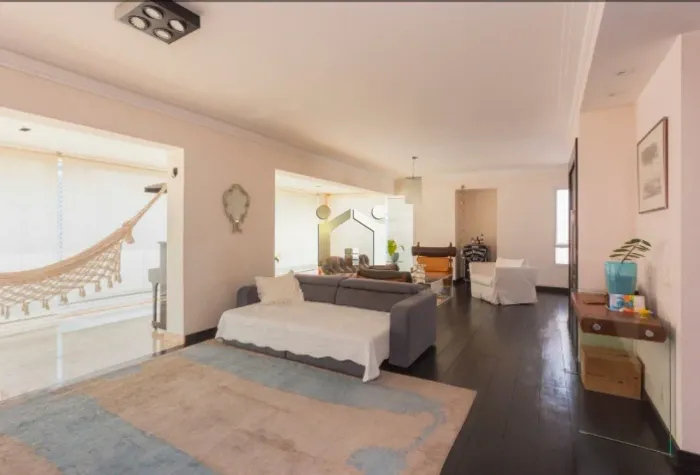 Apartamento exclusivo no Jardim paulista - 240 m² 3 suites, varanda e 3 vagas