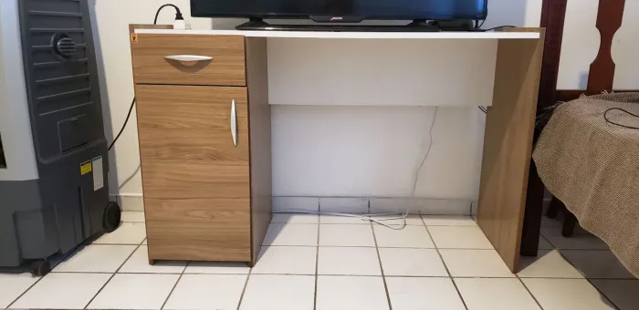 Escrivaninha com gaveteiro, Fênix Móveis