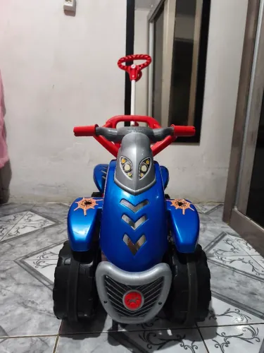 Carrinho quadriciclo infantil