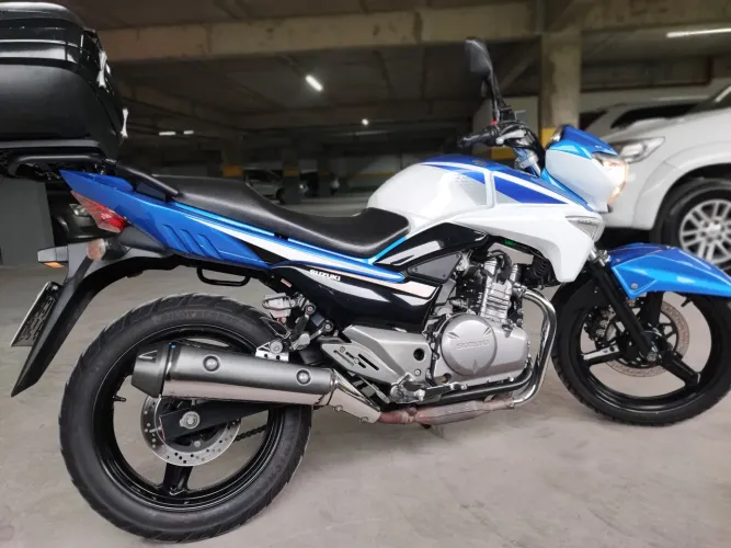 SUZUKI INAZUMA 2015