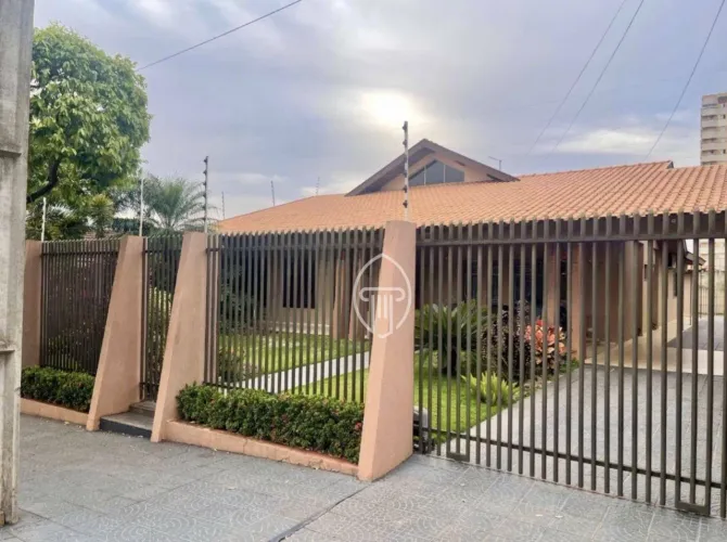Casa de Alto Padrão à Venda no Centro em Ibiporã - PR
