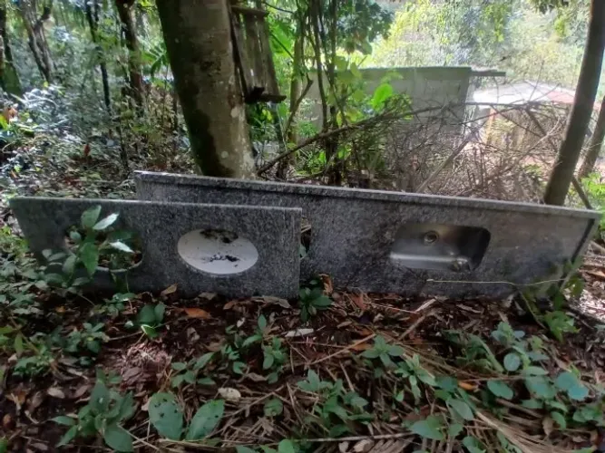 BANCADAS DE GRANITO COM CUBA INOX E CUBA OVAL