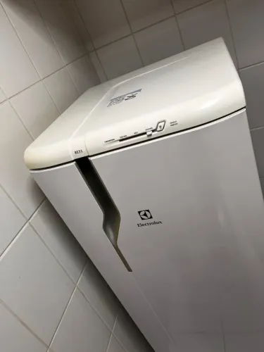 Geladeira Electrolux Cycle Defrost 240L Degelo Prático Uma Porta Branca (RE31)