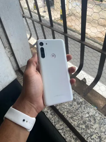 Moto g8 semi novo 
