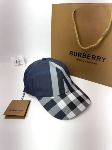 Boné Burberry Grife