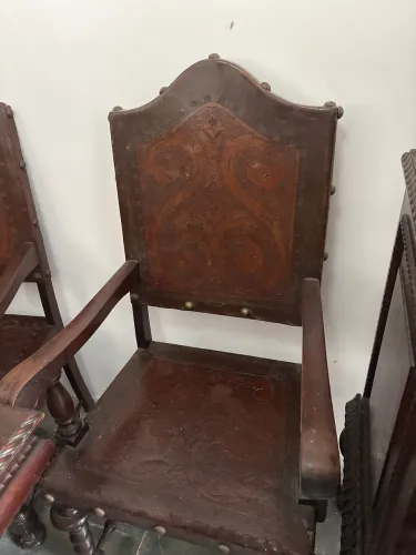 Cadeira com braço madeira antiga