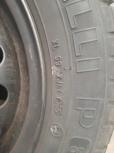 Pneu antigo década de 1990