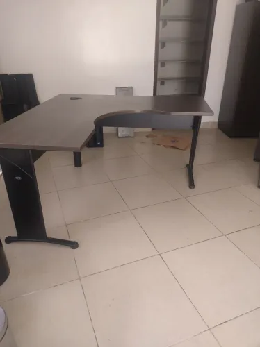 Mesa para escritório marca Marelli