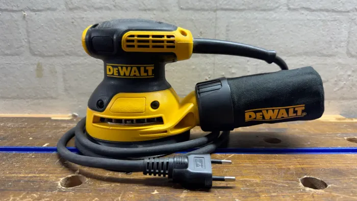 Lixadeira Roto orbital DWE6421