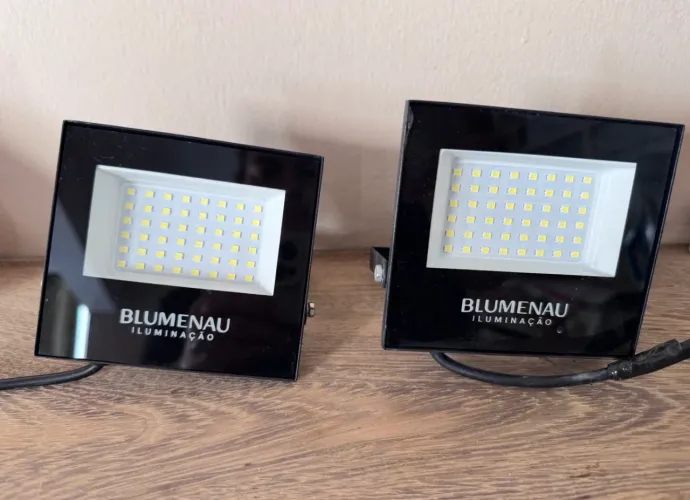 Refletor 50w - pouquíssimo uso