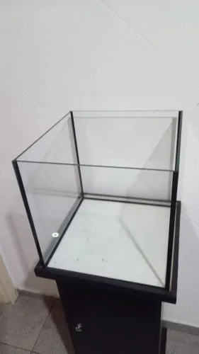 Aquario 40x40x40 NOVO + Móvel preto usado em ótimo estado