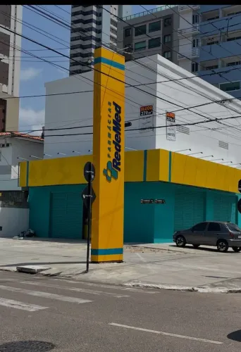 Totem Publicitário Gigante 8m x 1,20m - Alto Impacto Visual | Fachada Profission