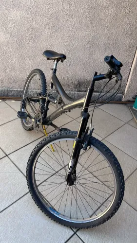 Bike Aro 26 com dois amortecedores, precinho!!!