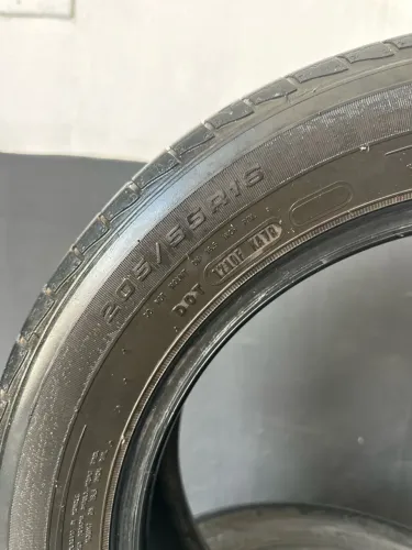 4 Pneus Usados 205/55R16 - Aro 16