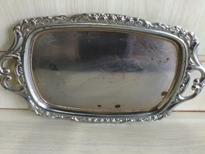 Bandeja anos 80 Antiga  linda peça em metal para decorar. 