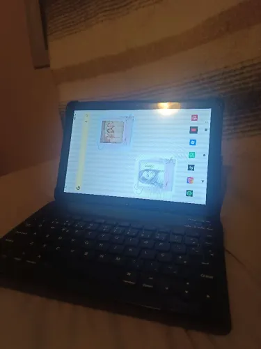 Vendo tablet pc com caneta touch + teclado + capinha e carregador