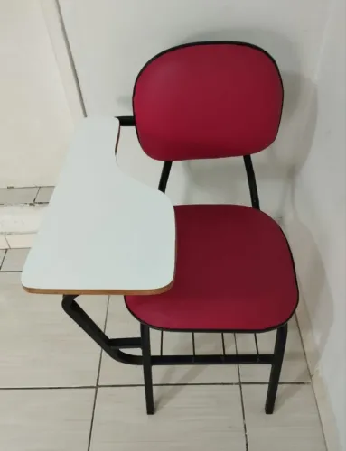 Vende-se cadeira universitária