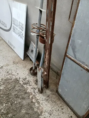 2 porta de rolos mas dois portão