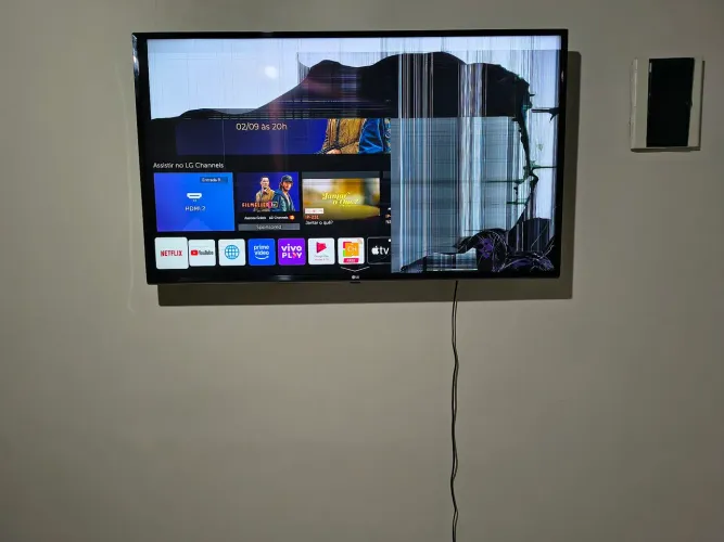 Tv lg 49 polegadas com a tela quebrada 