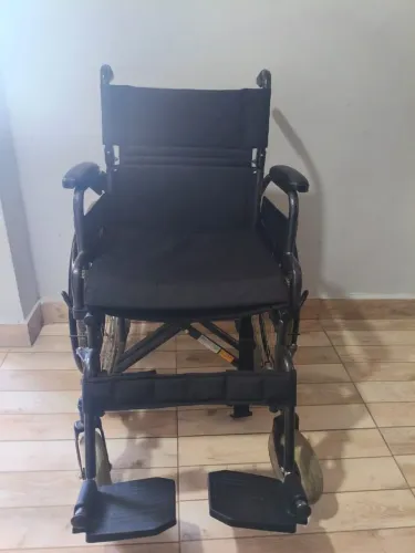 Cadeira de Rodas Nova