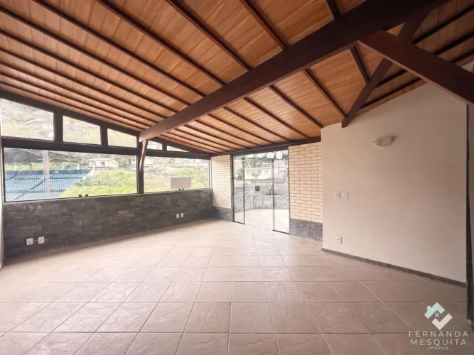 Amplo e Ensolarado Apartamento de 2 Quartos (1 Suíte) com Varanda, Vista Panorâmica e Vaga