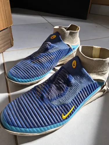 Chuteira society Nike
