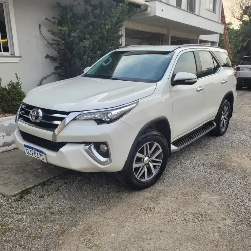 Toyota Hilux SW4 SRX 4X4 2.8 TDI 16V Dies. Aut. 2017
