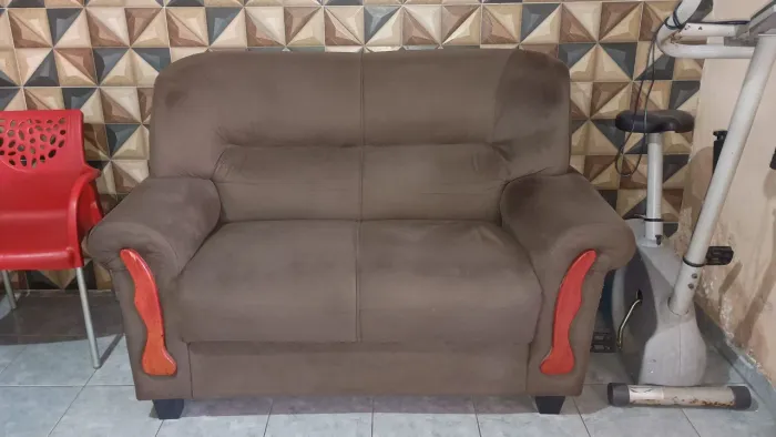 Vende-se 2 sofás um de 2 e outro de 3 lugares