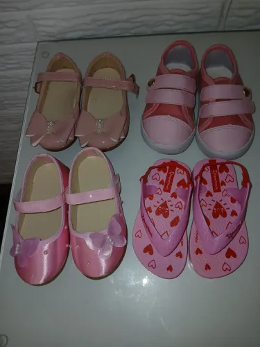 Calçados para bebês cor de rosa