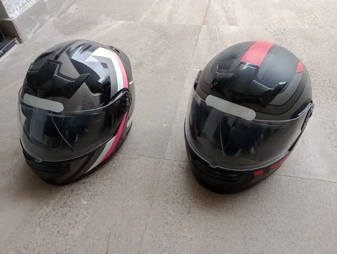 2 capacetes por 200,00