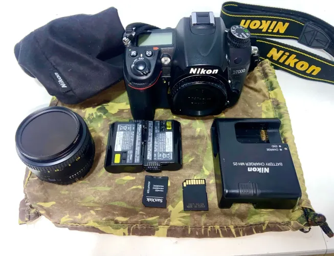Nikon D7000 + 50mm f/1.8 | Kit Completo, 2 Baterias e Acessórios Originais
