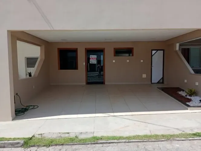 Casa para Alugar em Condomínio Fechado no SIM
