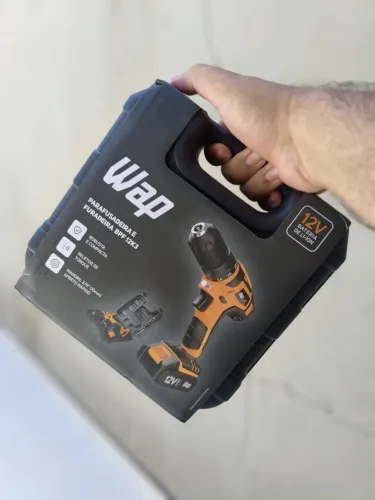 Furadeira e Parafusadeira WAP 12V com acessórios nova com Maleta bateria recarregável