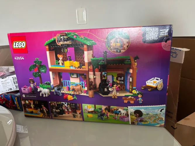 LEGO Friends Rancho e Estábulo de Pôneis novo