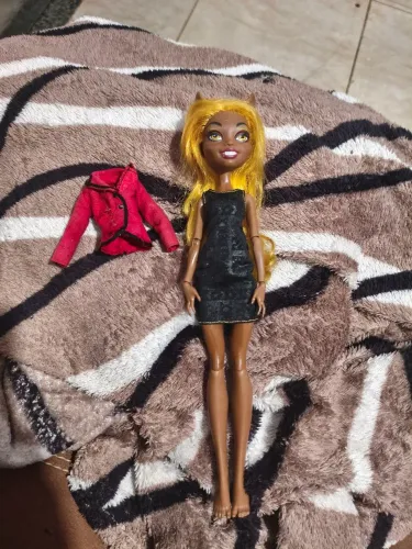 Boneca Clawdia Wolf Monster high (COM AVARIAS LEIA A DESCRIÇÃO)
