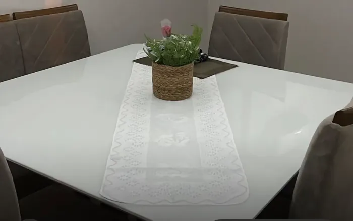 Mesa 6 cadeiras MDF Prensada e laqueada