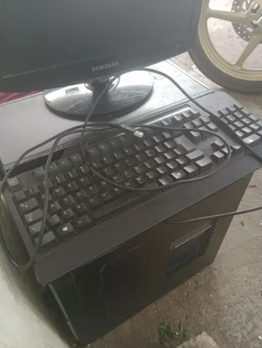 Teclado de computador usando 